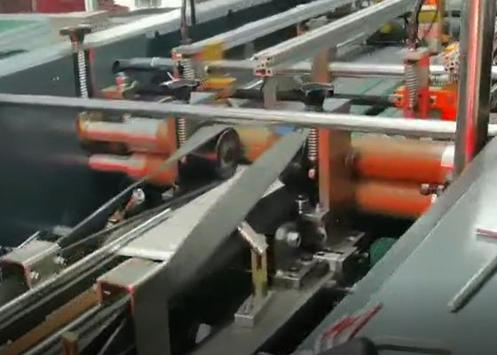 Copertura completamente automatica del telefono cellulare della macchina della scatola pieghevole del pannello rigido che fa macchina