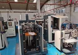 I cosmetici astuti della scarpa copre l'impacchettatrice rigida della scatola della Banca di potere in pieno automatica