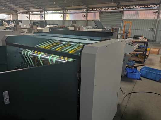 Macchina automatica ad alta velocità per il rivestimento di cartoni di cartone di carta MDF