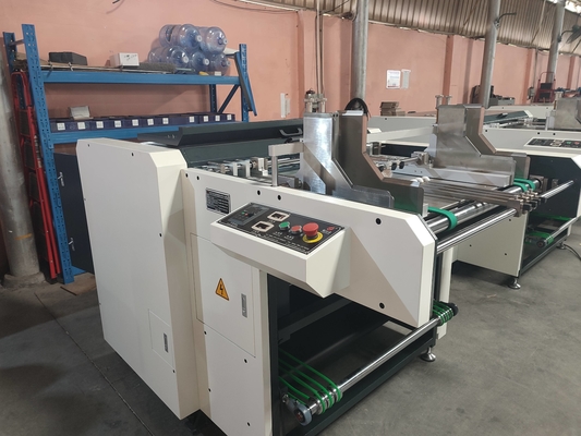 La macchina automatica di scanalatura in V è la soluzione definitiva per un'efficiente scanalatura in cartone nella produzione di scatole rigide.