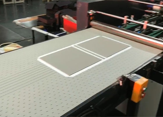 Contenitore rigido di posizionamento automatico di copertina dura del bordo del gioco della macchina