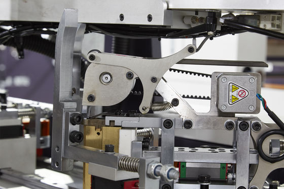 Angolo completamente automatico della macchina imballatrice di L1650XW1300XH1960mm che incolla il contenitore rigido di telefono