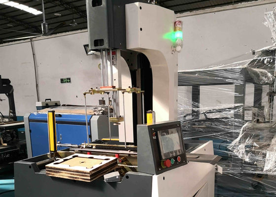 Macchina avvolgitrice del contenitore di sigaretta del regalo del profumo della macchina avvolgitrice di cartone di allungamento rigido del contenitore