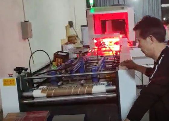 Copertura completamente automatica del telefono cellulare della macchina della scatola pieghevole del pannello rigido che fa macchina