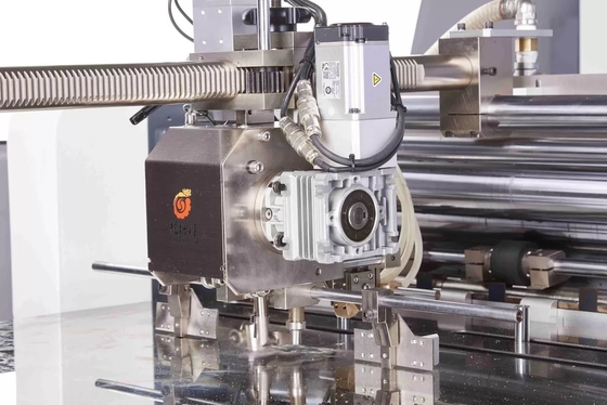 Fabbricante automatico di casse e macchina per la fabbricazione di scatole